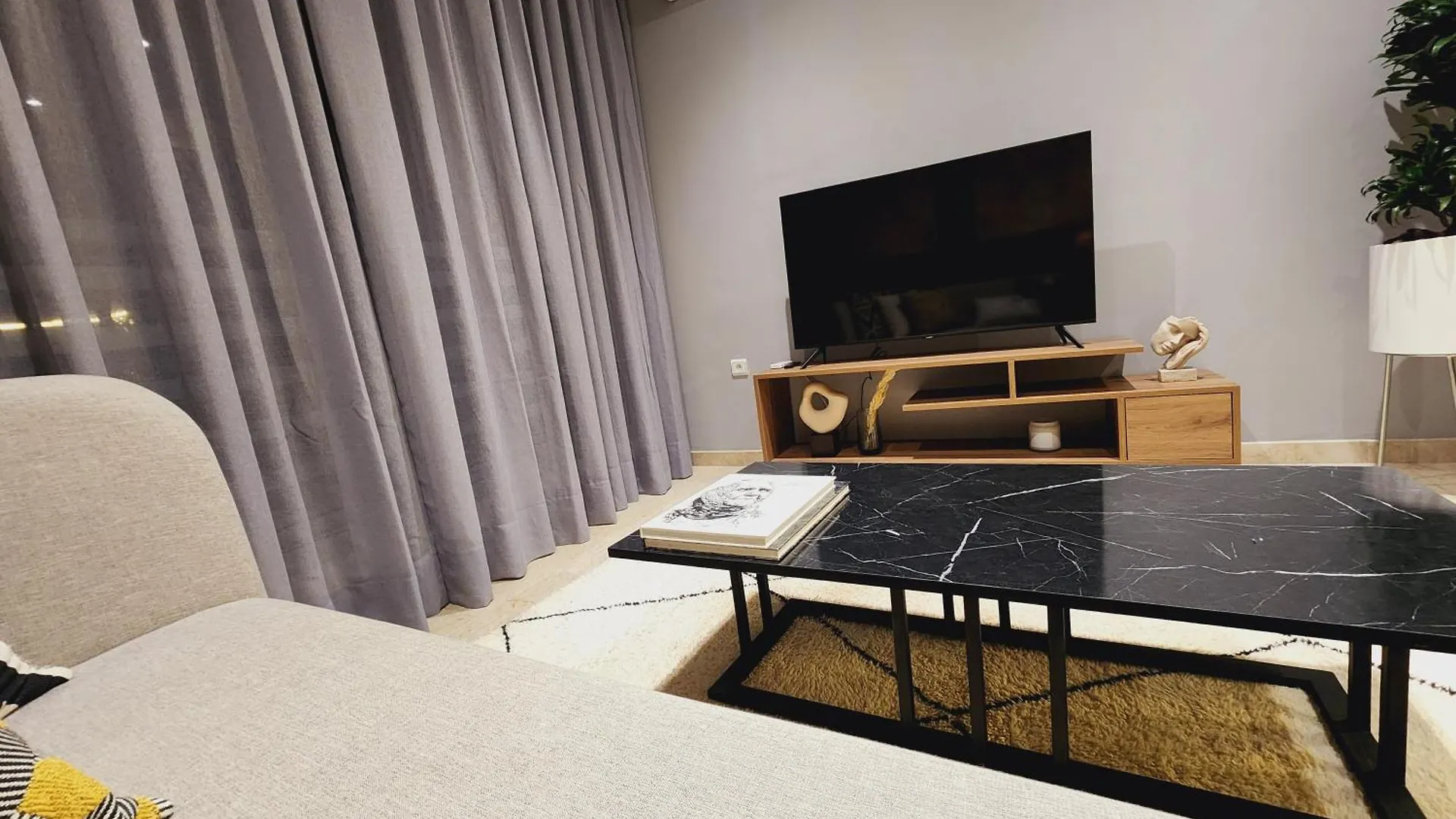 Apartment The Twenty-Six Palmier By Ib Signature - Design 1Bedroom Apt With Wifi, Parking, Self Check-In, 24 X7 Security - City View With Terrace - Walk To Cafes! City Centre, Tram Casablanca Morocco