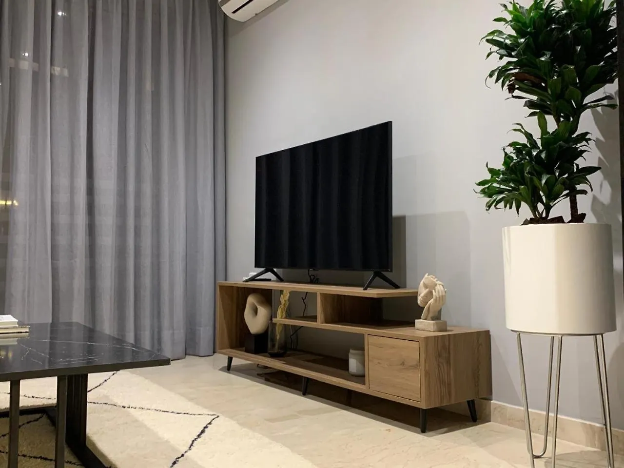 The Twenty-Six Palmier By Ib Signature - Design 1Bedroom Apt With Wifi, Parking, Self Check-In, 24 X7 Security - City View With Terrace - Walk To Cafes! City Centre, Tram Casablanca