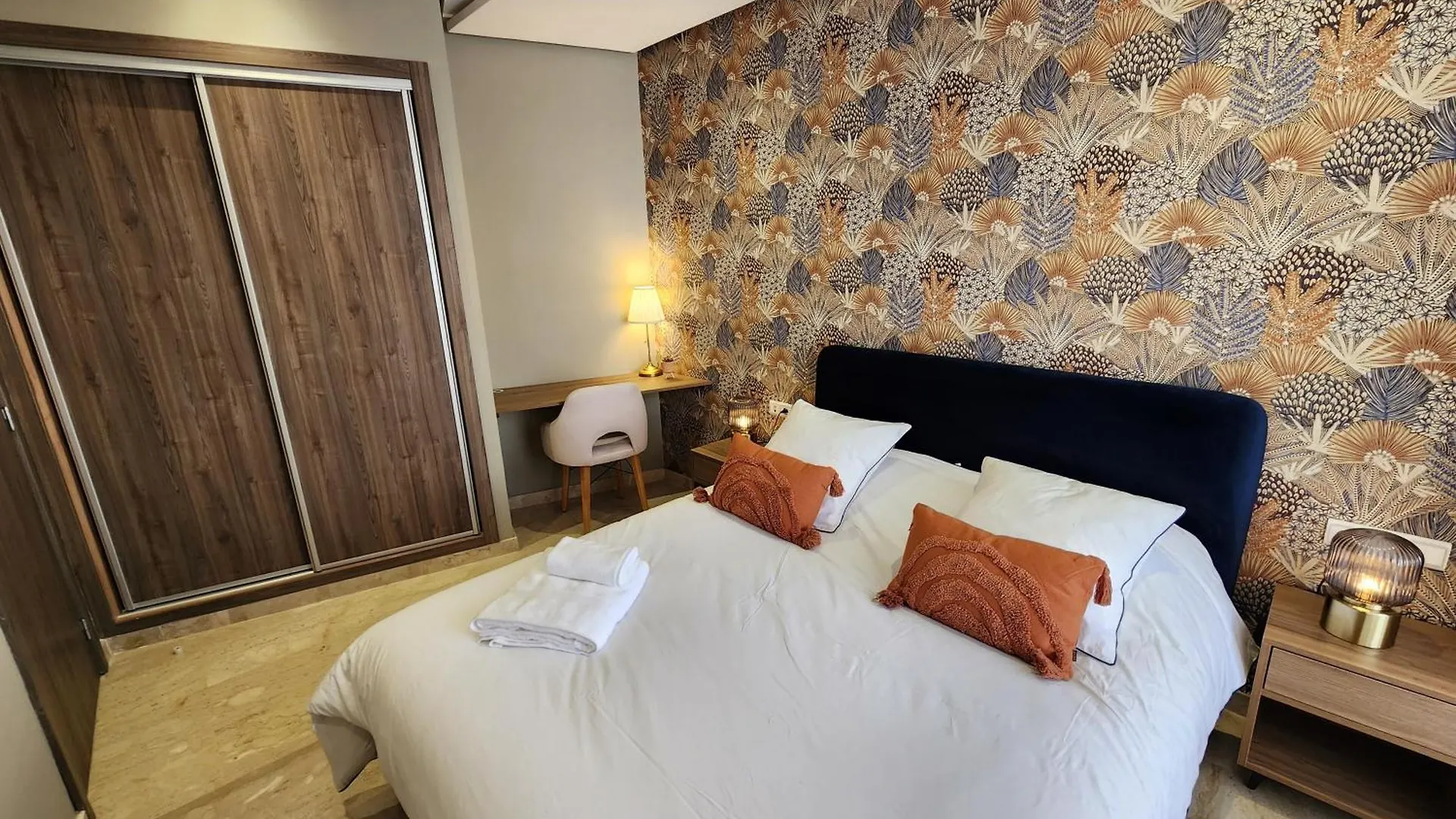 The Twenty-Six Palmier By Ib Signature - Design 1Bedroom Apt With Wifi, Parking, Self Check-In, 24 X7 Security - City View With Terrace - Walk To Cafes! City Centre, Tram Casablanca Marocko