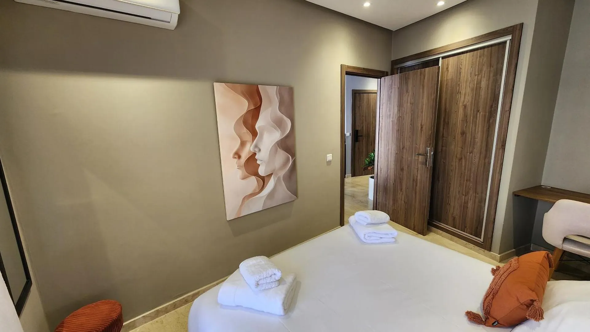 The Twenty-Six Palmier By Ib Signature - Design 1Bedroom Apt With Wifi, Parking, Self Check-In, 24 X7 Security - City View With Terrace - Walk To Cafes! City Centre, Tram Casablanca 0*,