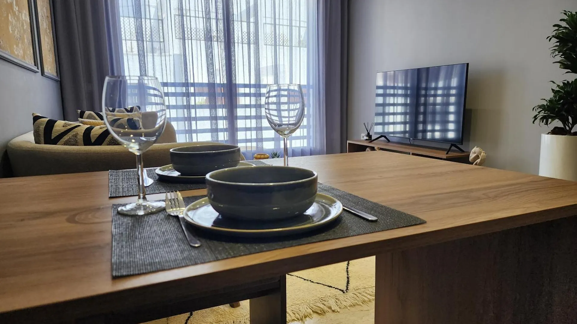 The Twenty-Six Palmier By Ib Signature - Design 1Bedroom Apt With Wifi, Parking, Self Check-In, 24 X7 Security - City View With Terrace - Walk To Cafes! City Centre, Tram Casablanca Lägenhet