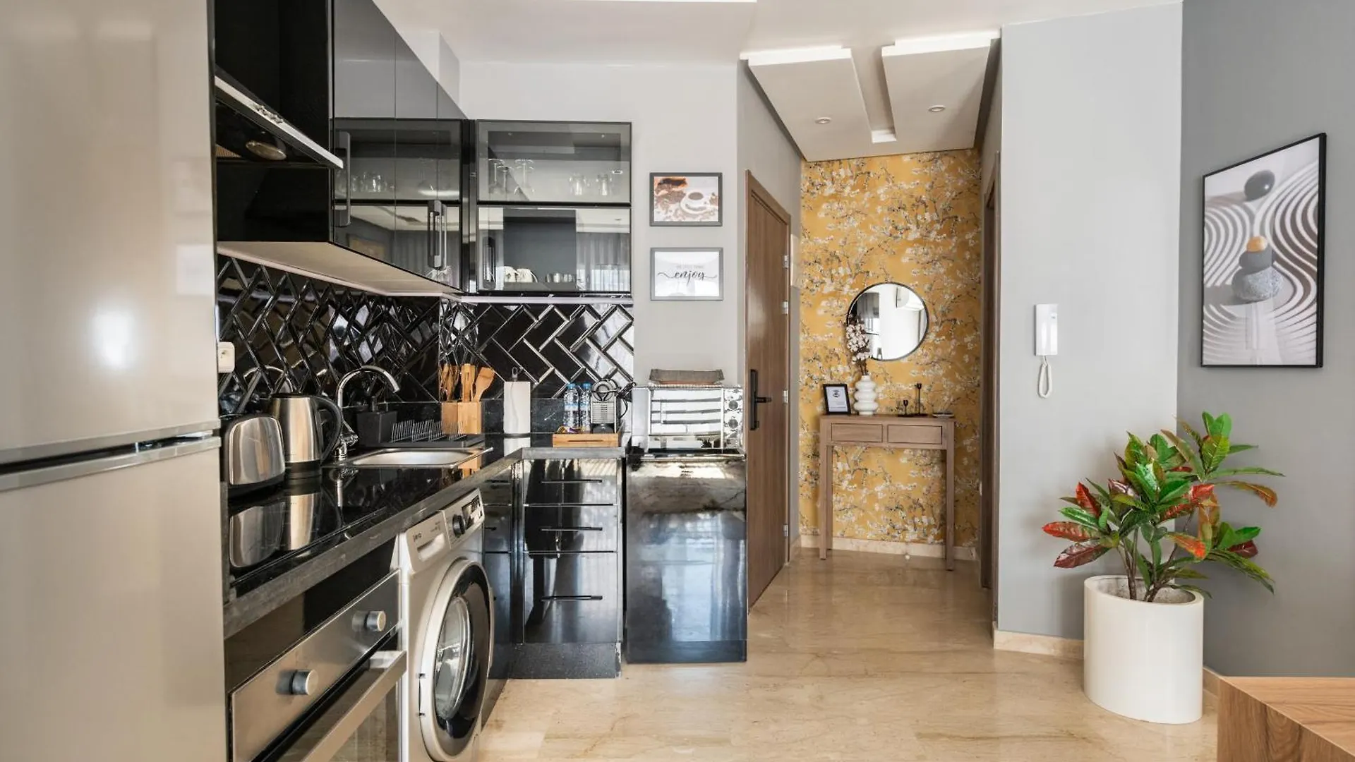 The Twenty-Six Palmier By Ib Signature - Design 1Bedroom Apt With Wifi, Parking, Self Check-In, 24 X7 Security - City View With Terrace - Walk To Cafes! City Centre, Tram Casablanca Morocco
