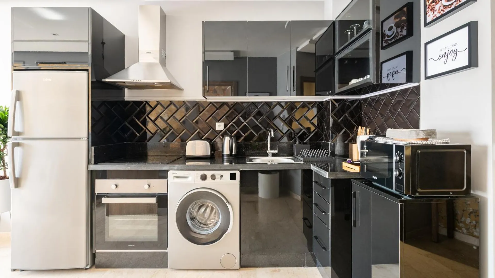 The Twenty-Six Palmier By Ib Signature - Design 1Bedroom Apt With Wifi, Parking, Self Check-In, 24 X7 Security - City View With Terrace - Walk To Cafes! City Centre, Tram Casablanca 0*,  Marocko